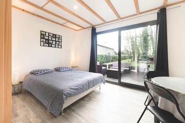 Gîte pour 4 personnes, avec piscine et jacuzzi ainsi que jardin et terrasse à Montamisé