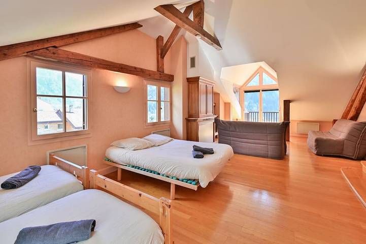 Location de vacances pour 12 personnes, avec jardin et balcon à La Balme-de-Thuy - 4