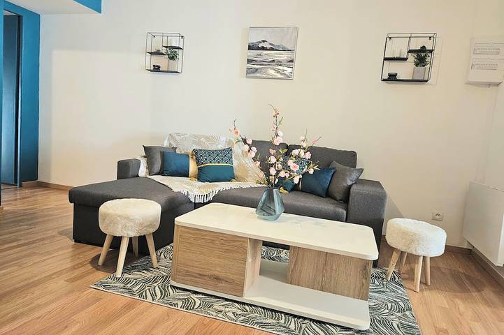 Ganze Wohnung, 47 m² renovated ground floor apartment - Portes des Ardennes in Charleville-Mézières, Ardennen
