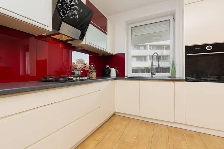 Appartamento intero, Modern Apartment | 2 Balconies, Parking, Close to Metro in Targówek, Varsavia