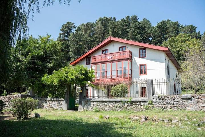 Chalet para 25 personas, con jardín y vistas además de piscina para niños y piscina, Familias con niños - 1