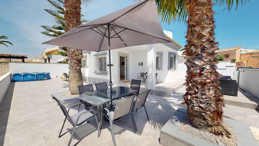 Vakantiehuis voor 6 personen, with Balkon and Terras as well as Tuin and Zwembad in Murcia