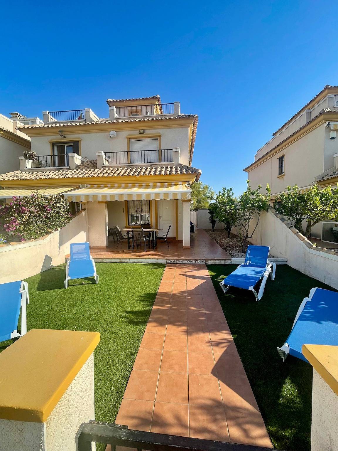 Casa de vacaciones 'Relax Inn' con vistas al mar, piscina compartida y Wi-Fi in El Pinar de Campoverde, Pilar de la Horadada