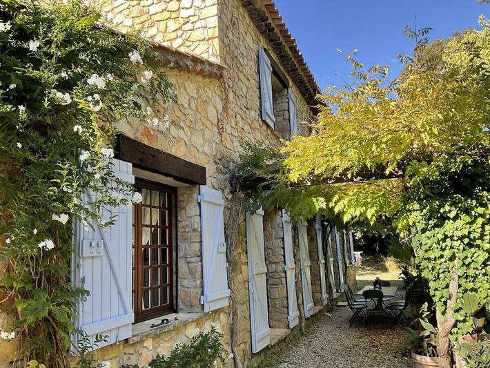 Location de vacances pour 8 personnes, avec Terrasse ainsi que Jardin et Piscine à Entrecasteaux