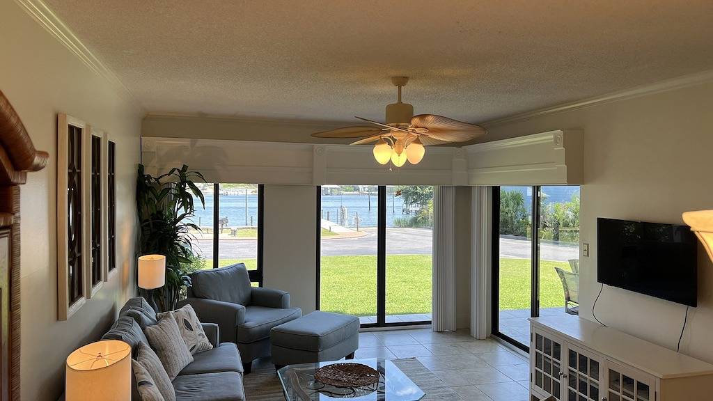 Ganze Wohnung, Ground floor condo with walk out access to docks, fishing piers and pool in Perdido Key, Escambia County