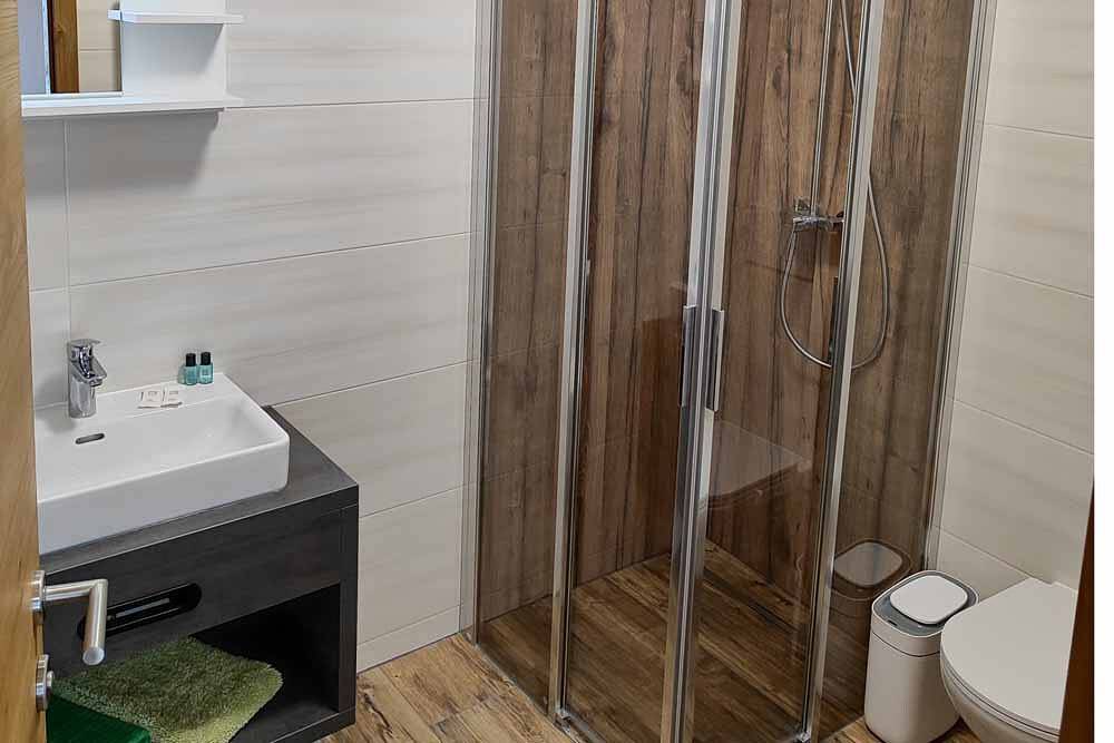 Hotel Bad Goisern - Doppelzimmer A+ in Bad Goisern am Hallstättersee, Totes Gebirge