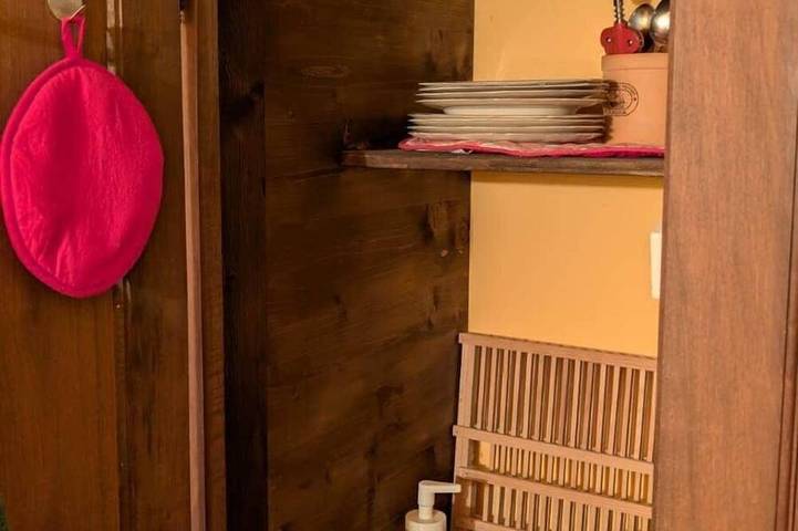 Apartamento entero, Vivaldi Suite: Independence, Color, and History in Quart (desambiguación), Alpes del Valais