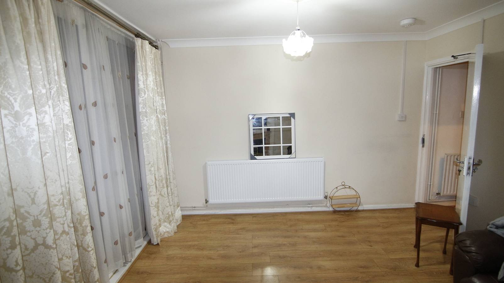 Entire vacation apartment, Stay8 Sleeps 6 with Street Parking in Birmingham, Birmingham Area