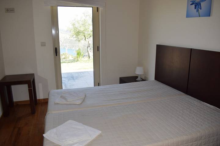 Location de vacances pour 8 personnes, avec terrasse ainsi que piscine et jardin dans Mogadouro - 3