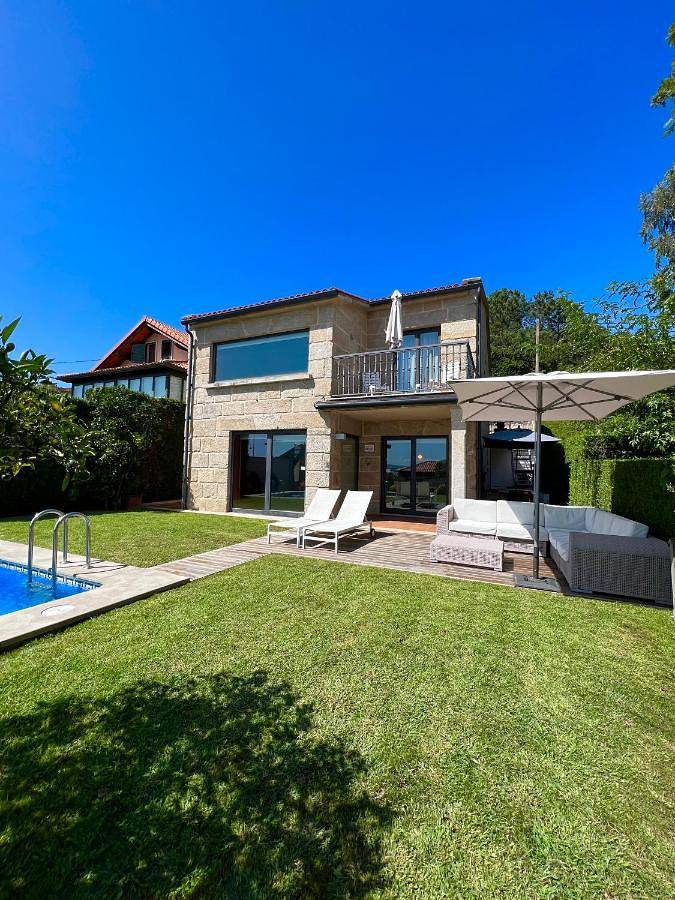 Villa with Private Pool in Sanxenxo, Rias Baixas