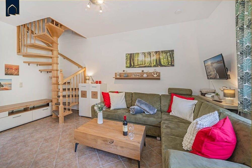 Ganze Wohnung, Dhh Emil - Gemütliche Ferienwohnung im Grünen, mit Sauna und Garten in Garz, Usedom