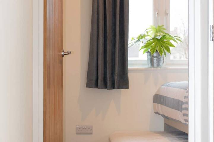 2 bedroom, 10 minute walk to city centre. Parking and outside space. in Wells, Somerset