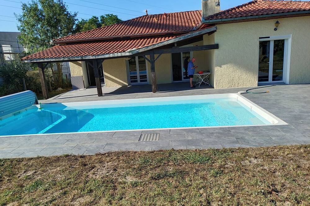 House 115m² with swimming pool, 20 min from Bordeaux center Tram 500m. in Eysines, Región de Burdeos