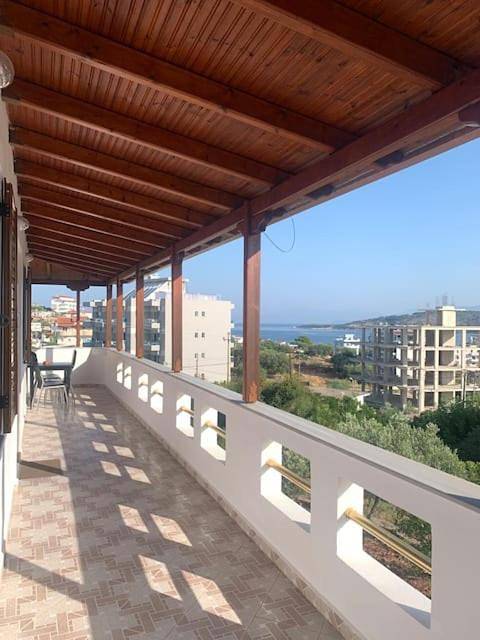 Apartament wakacyjny dla 9 osób, z Balkon i Taras oraz Ogród i Widok w Ksamil
