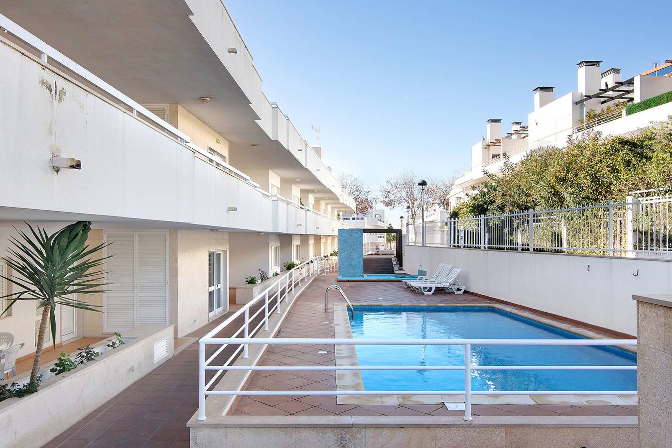 Appartamento intero, Appartamento per vacanze "T2 Santa Luzia B" con piscina condivisa, 2 balconi e Wi-Fi in Santa Luzia, Parque Natural da Ria Formosa
