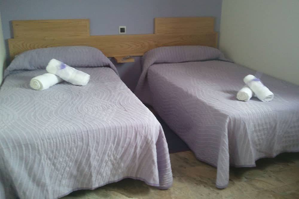 Alojamiento,Extremadura,jardín,garaje privado,aire Acondi,hidromasaj in Zarza de Granadilla, Provincia de Cáceres