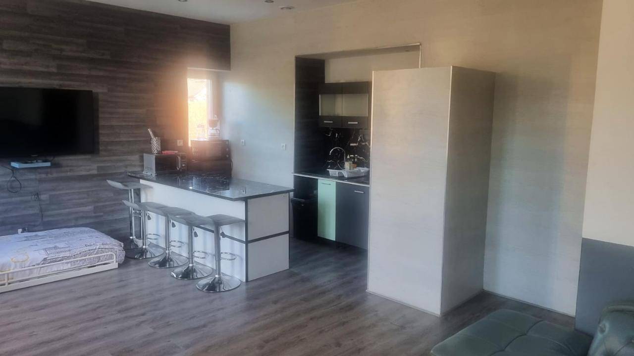 Appartement entier, One-Bedroom Apartment in Velars-sur-Ouche, Région de Dijon