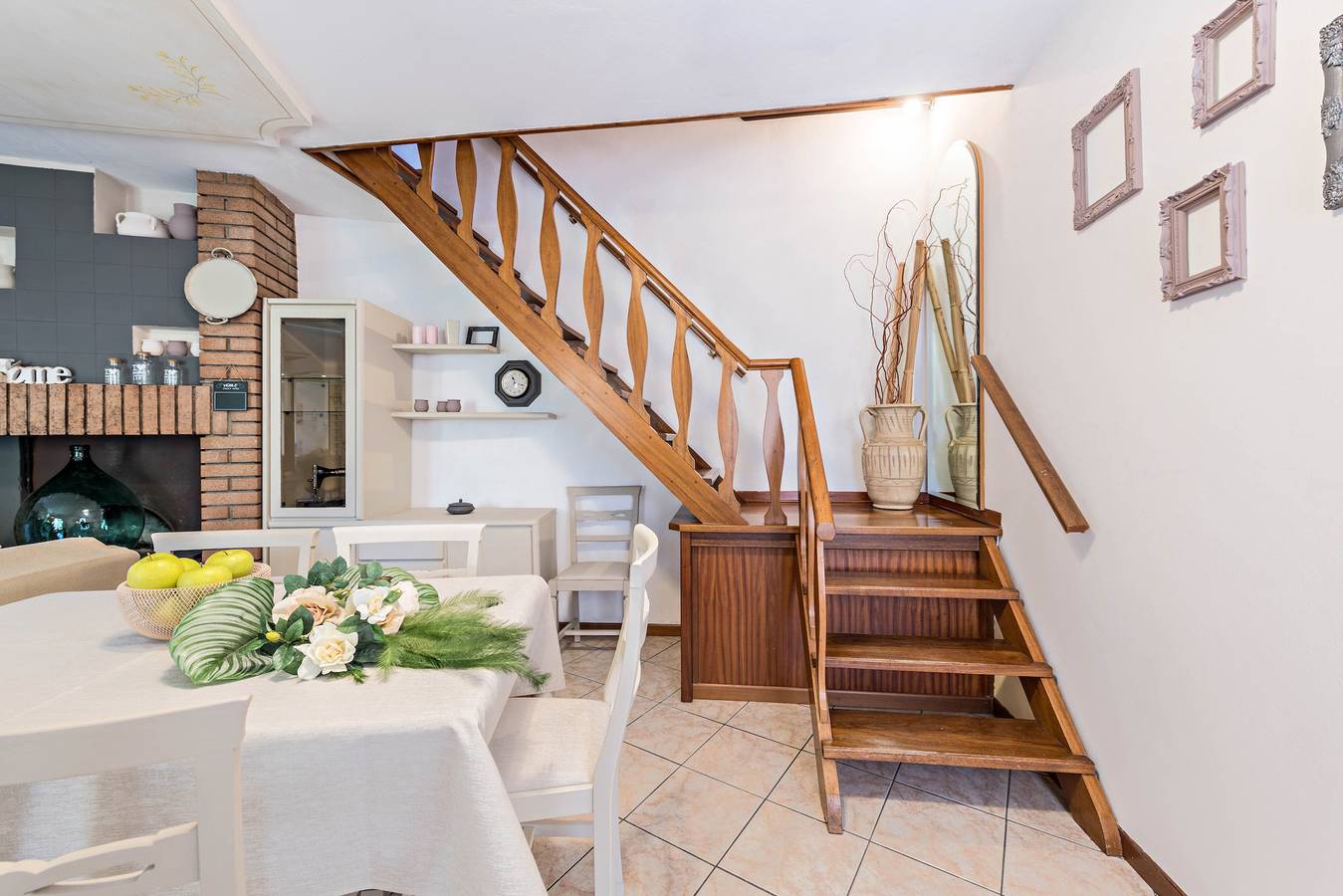 Schöne Ferienwohnung "Lola Home Brenzone" mit Blick auf den See und die Berge in Castelletto di Brenzone, Brenzone