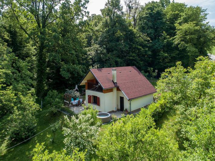 Ferienhaus für 5 Personen, mit Balkon und Terrasse sowie Garten und Sauna