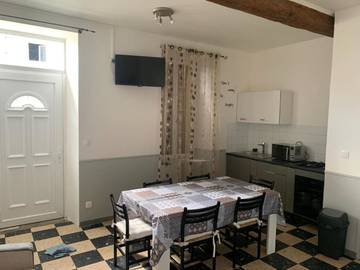 Gîte pour 6 personnes, avec jacuzzi ainsi que bassin pour enfant et terrasse à Conilhac-Corbières