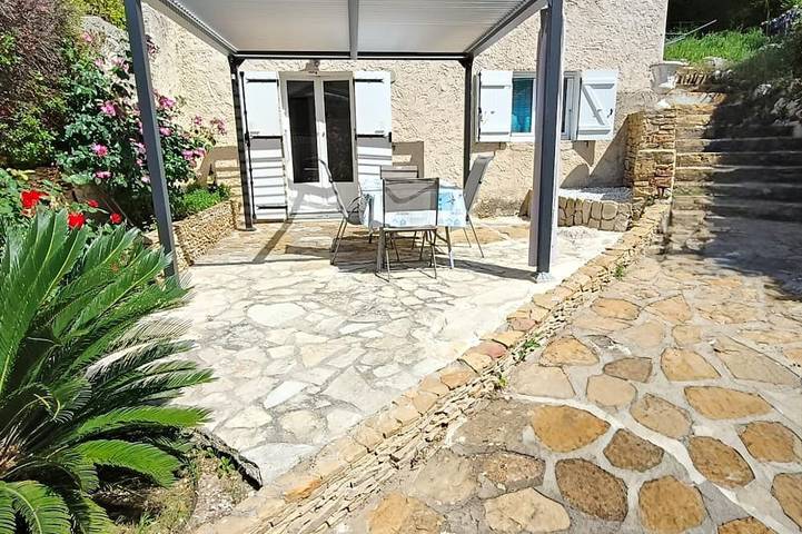 Gîte pour 4 personnes, avec terrasse et jardin, animaux acceptés à Carnoux-en-Provence