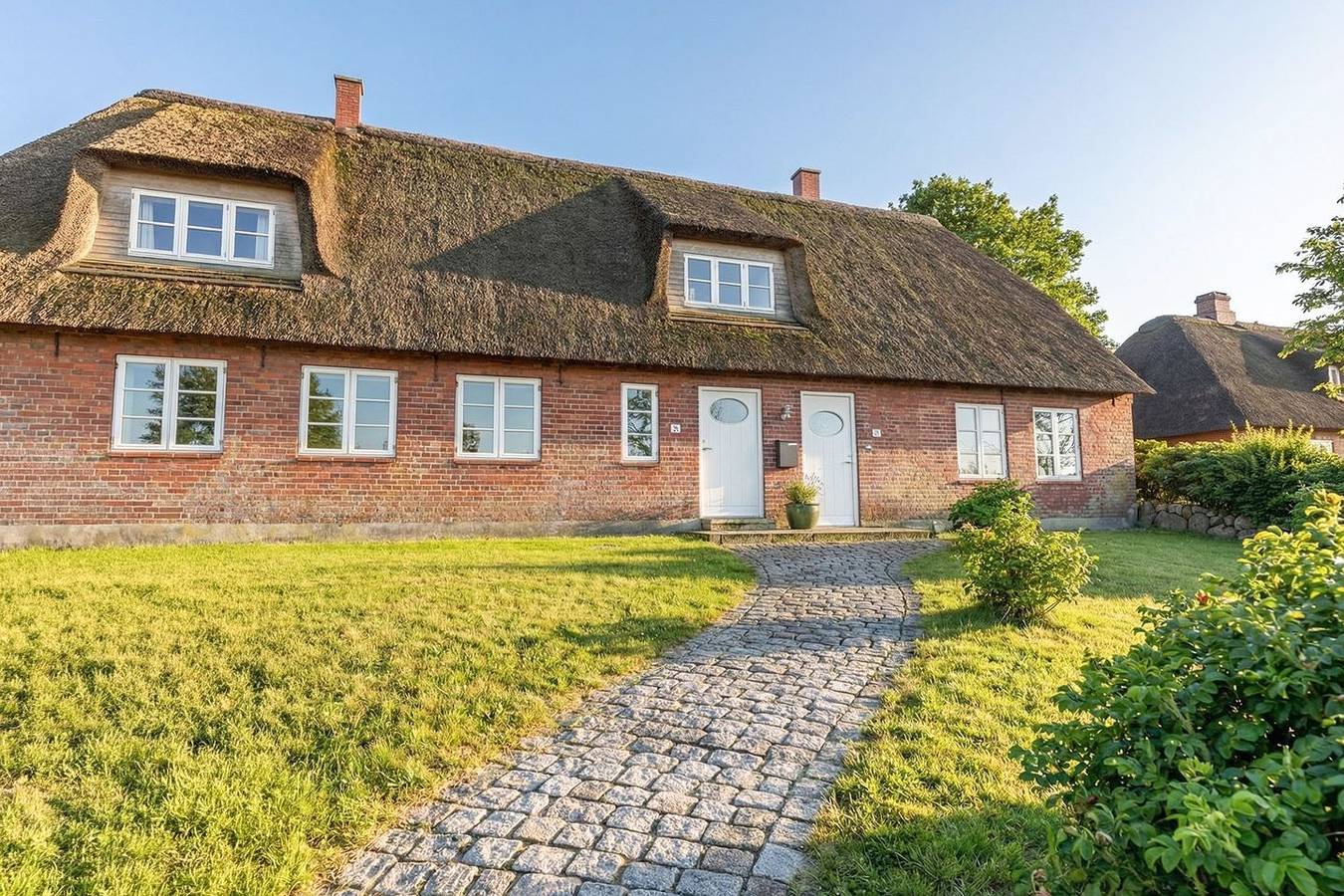 Schleusenwärter Luv: Ferienhaus mit Sauna, Kaminofen & Terrasse für bis zu 6 Gäste in Neukirchen (Nordfriesland), Nordfriesland