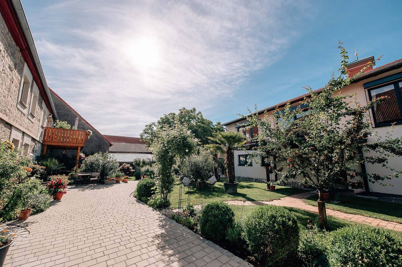 Apartment im Weinparadies - Modernes Apartment (40 qm) mit eigener Terrasse im mediterranen Garten in Weigenheim, Fränkisches Weinland