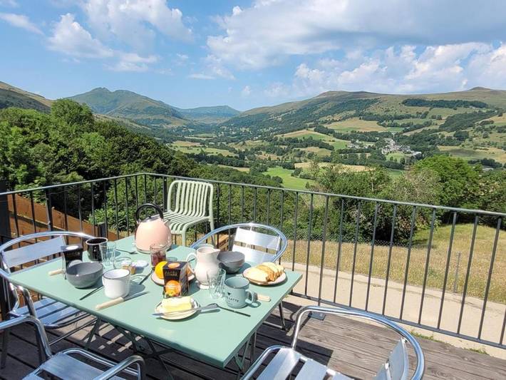 Location de vacances pour 6 personnes, avec Terrasse et Jardin à Dienne