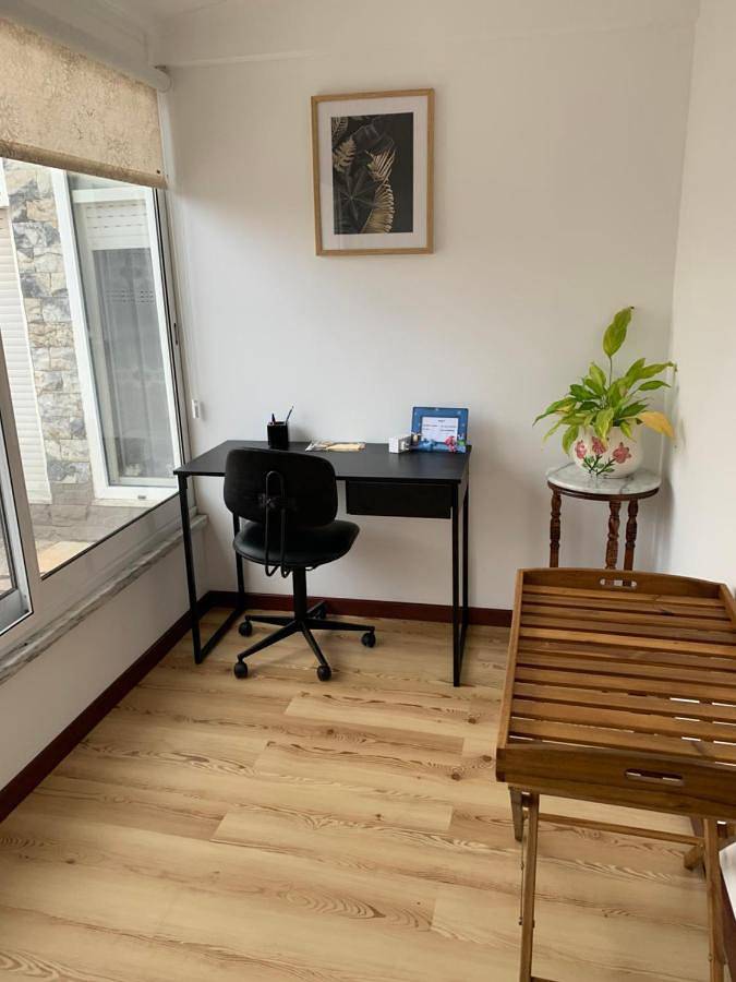 Location de vacances pour 4 personnes, avec vue ainsi que jardin et piscine dans Faial - 3