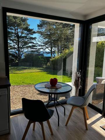 Gîte pour 2 personnes, avec terrasse ainsi que vue et jardin dans Port Manec’h