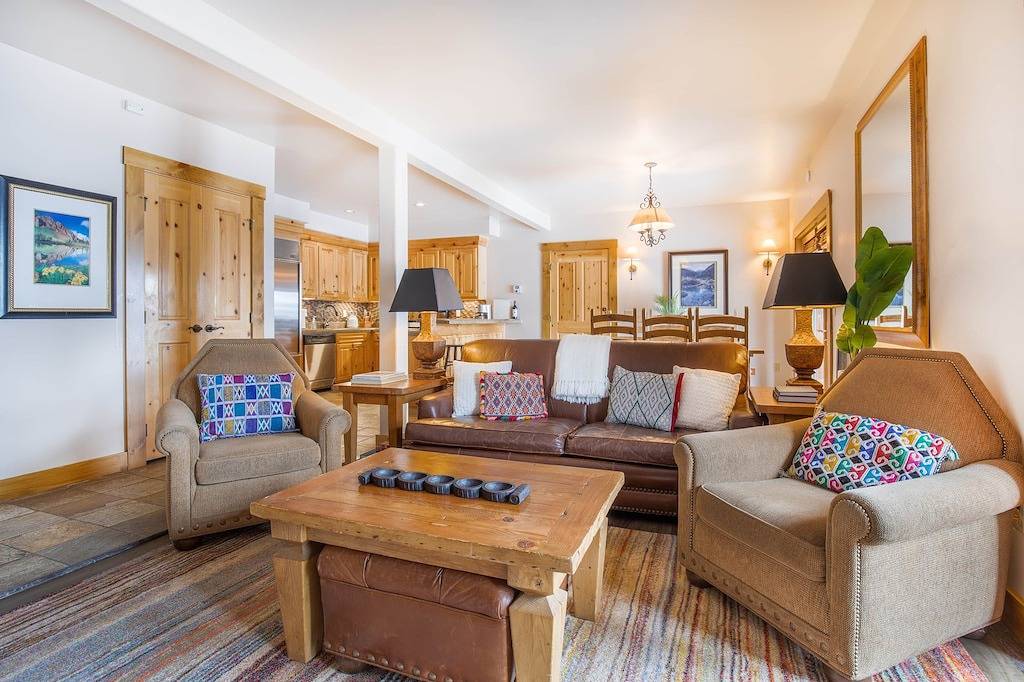 Ganze Wohnung, Elevated Escape: Deluxe 2 bed/2bath Ski In/Out condo in Mountain Village, Telluride Ski Resort