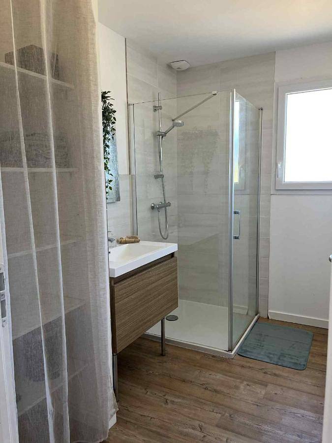 Location de vacances pour 4 personnes, avec vue ainsi que terrasse et jardin à Douzillac - 2