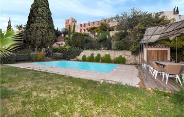 Gîte pour 14 personnes, avec terrasse ainsi que jardin et piscine, animaux acceptés à Ventenac-en-Minervois
