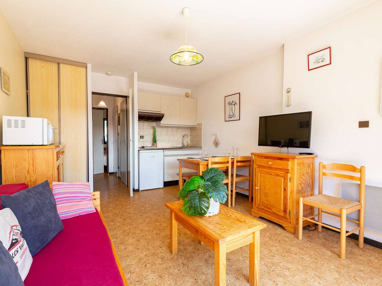 Entire apartment, South-facing T2 apartment, calm, near Saint-Lary, 4 people in Vielle-Aure, Pyrenees National Park