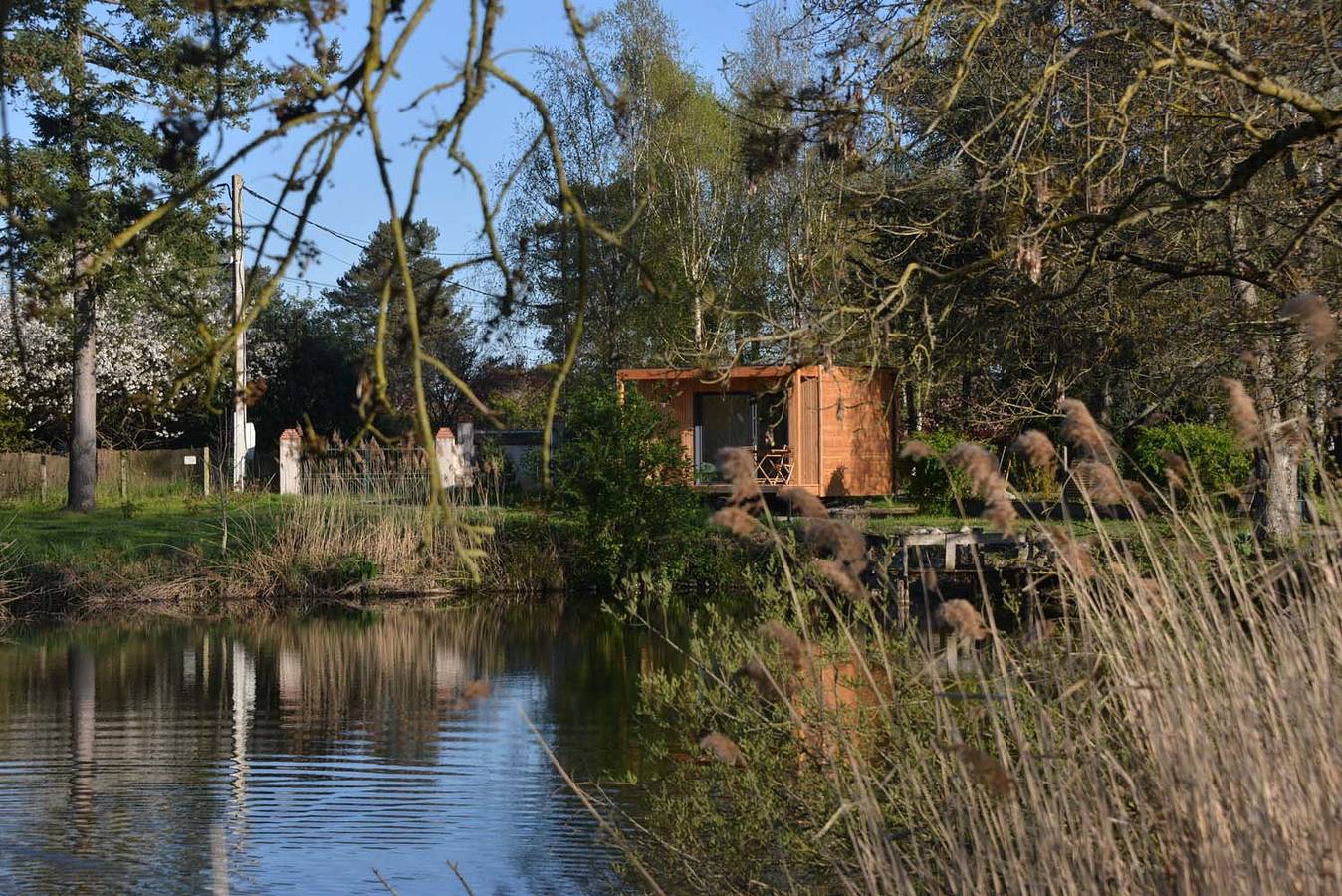 Lodge au bord d'un étang in Saint-Laurent-Nouan, Sologne