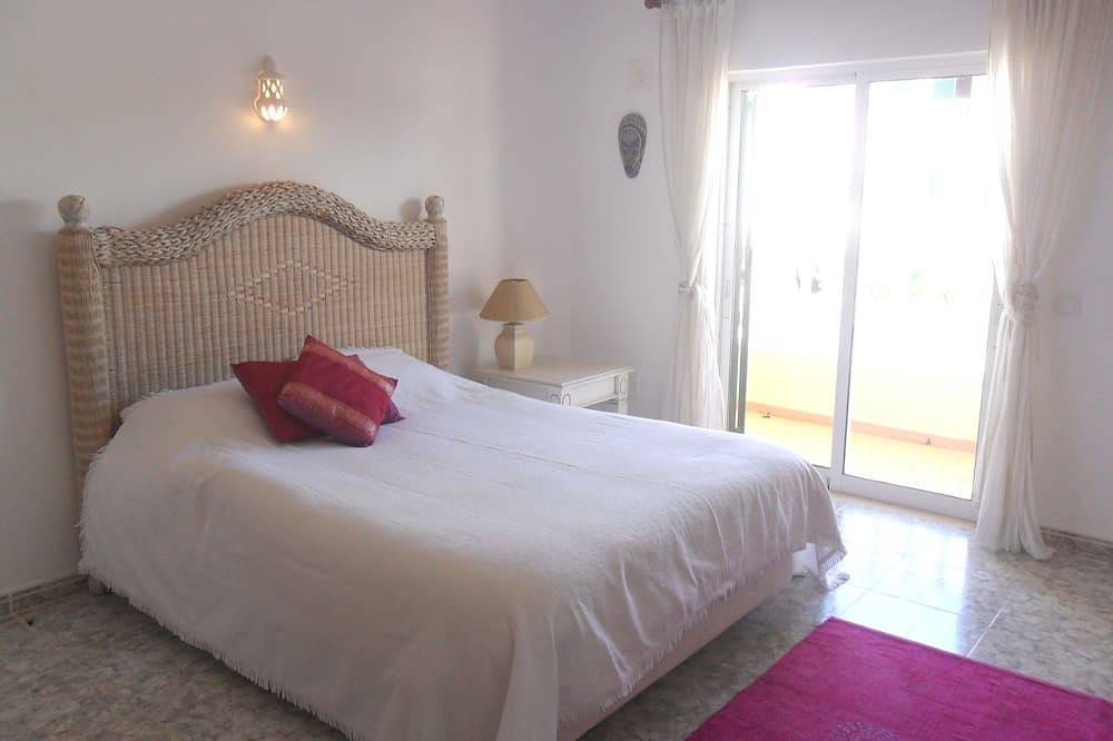 Villa mit privatem Pool, nahe am Strand, Restaurants, Bars und Geschäften. Free Wifi in Luz, Faro Distrikt