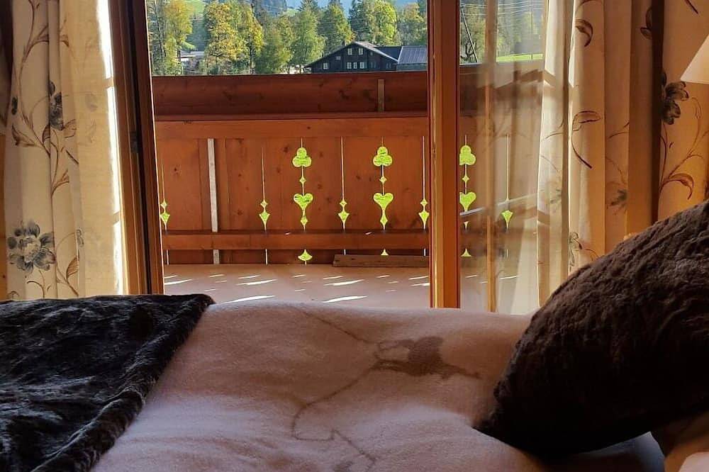 Ganze Wohnung, Gemütliche Wohnung für 4 Gäste mit  W-Lan, Tv und Balkon in Grund b. Gstaad, Saanen