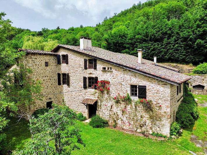 Location de vacances pour 26 personnes, avec Jacuzzi et Terrasse ainsi que Jardin et Sauna à Gilhoc-sur-Ormèze