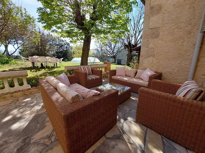 Location de vacances pour 6 personnes, avec Terrasse et Jardin ainsi que Piscine et Vue à Bourg-de-Visa