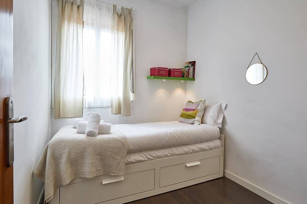 Entire apartment, Bed&Bcn Arquimedes Barcelona in Sant Andreu, Barcelona