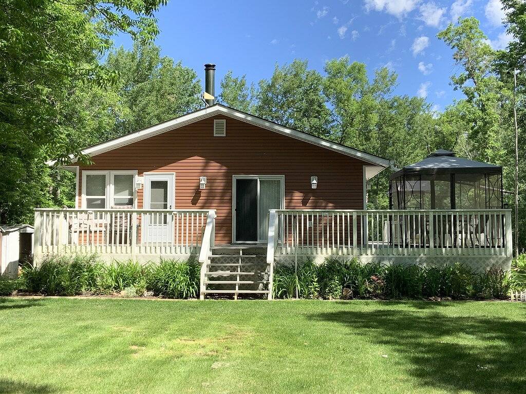 Cabin Rentals And Lodges for 7 Guests in Manitoba, Canada