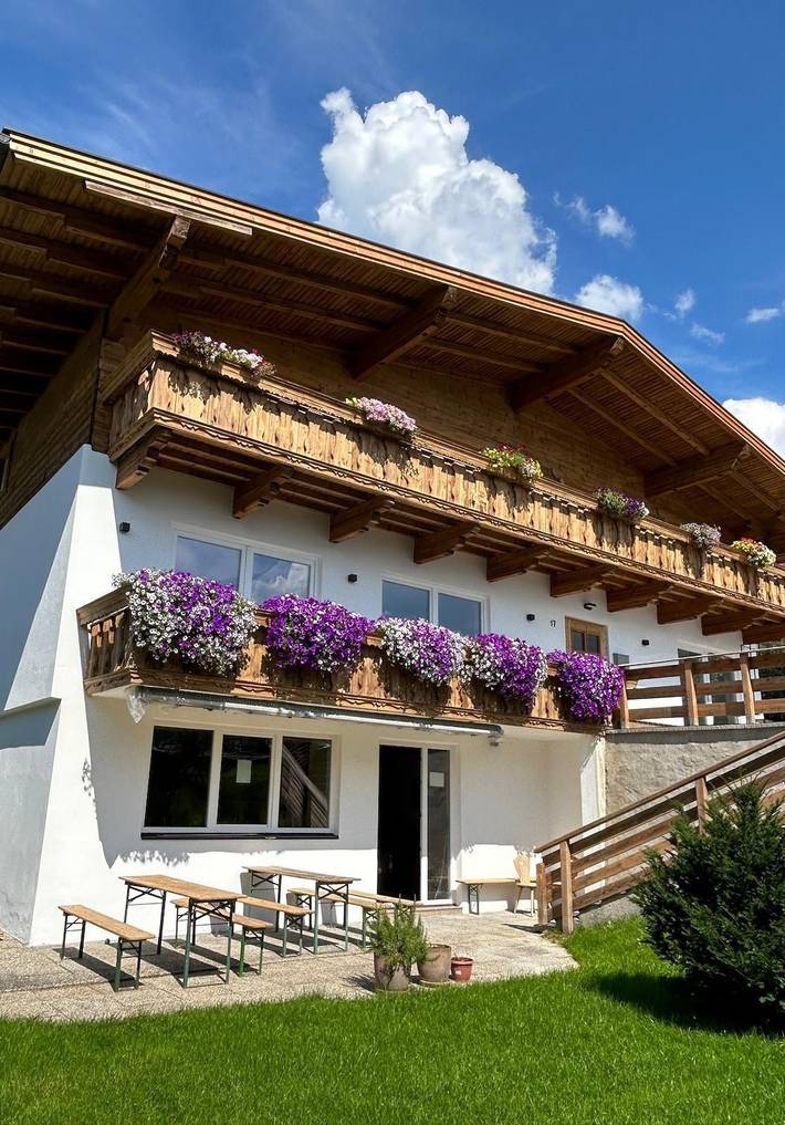 Ferienhaus für 35 Personen, mit Balkon und Terrasse sowie Garten und Sauna in Kirchdorf in Tirol