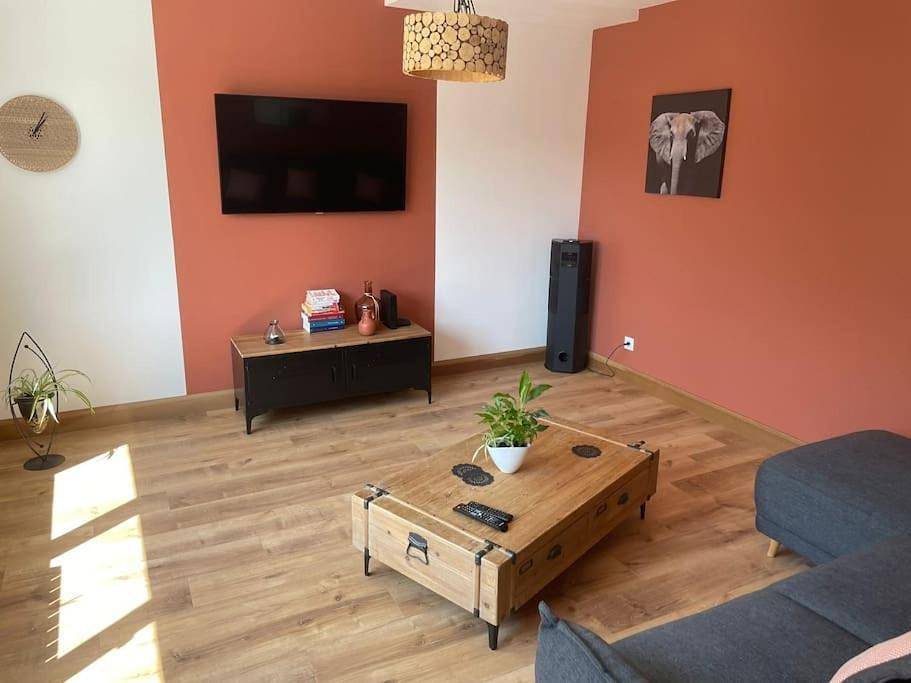 Two-Bedroom House in Louviers, Région de Les Andelys