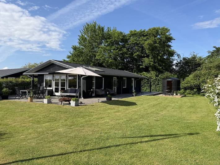 Ferienhaus mit Meerblick für 6 Personen, mit Sauna und Terrasse