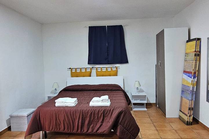 Appartement entier, Studio apartment with large garden. Fifty meters from the white beach of La Caletta. in La Caletta, Siniscola