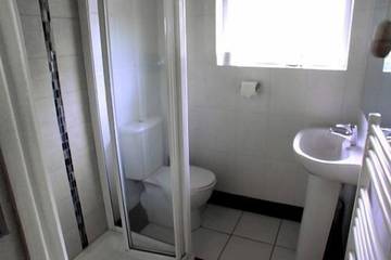 Log Cabin for 6 People in County Fermanagh, Photo 3