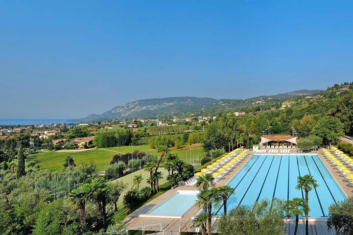 Ferienwohnung für 4 Personen, mit Balkon/Terrasse und Terrasse sowie Whirlpool und Garten in Garda
