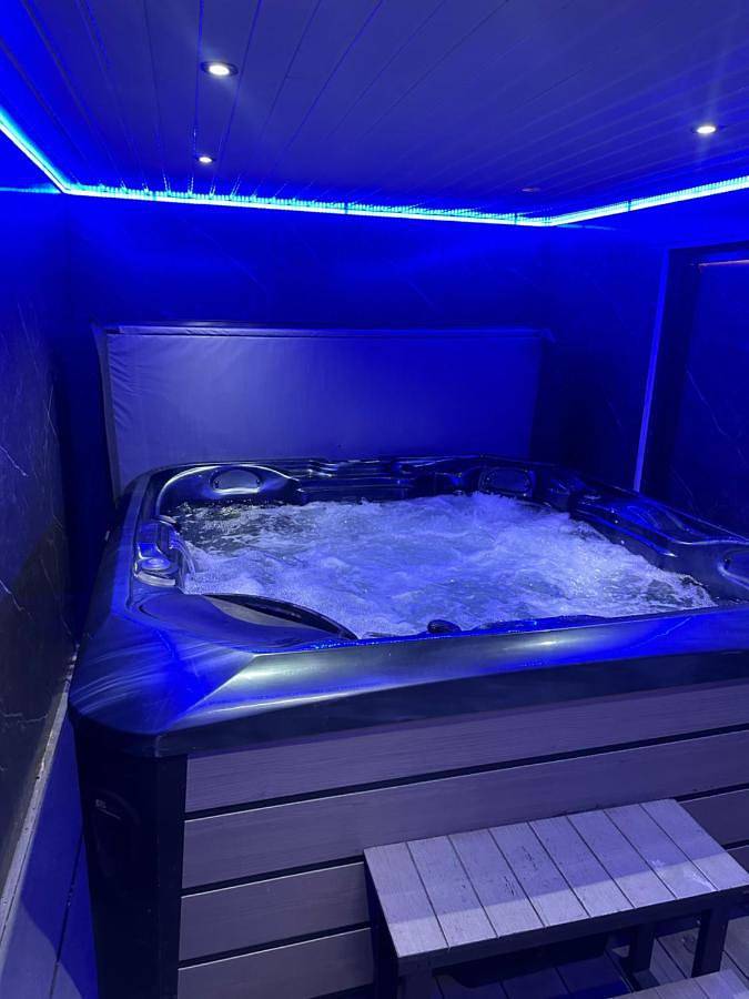 Location de vacances pour 4 personnes, avec terrasse et jacuzzi, animaux acceptés à Manchester - 2