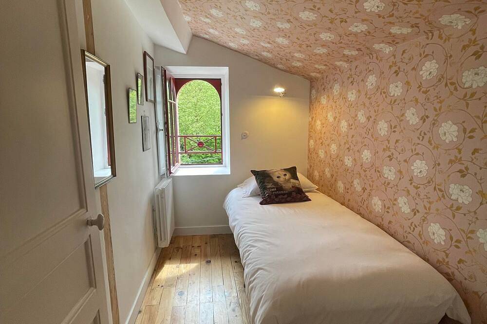 Cottage in Clisson by the Sèvre River in Clisson, Nantes region