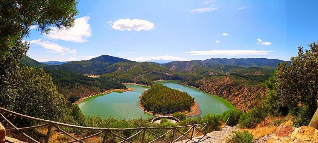 Casa rural para 4 personas, con Balcón y Terraza además de Jardín y Vistas en Extremadura - 2